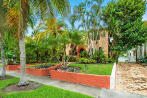 835 Biscayne Dr, West Palm Beach, FL 33401, Sold 10/18/22