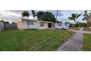 423 Pensacola Dr, Lake Worth, FL 33462, Sold 05/20/22