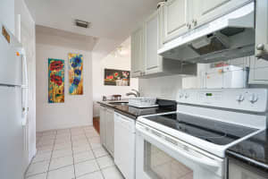 2040 Greenview Shores Blvd APT 214, Wellington, FL 33414, Sold 05/31/22