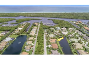8921 SE Marina Bay Dr, Hobe Sound, FL 33455, Sold 06/10/22