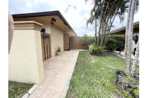 5262 Robbie Ct, West Palm Beach, FL 33415, Sold 06/08/22