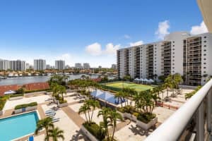 3640 Yacht Club Dr APT 707, Aventura, FL 33180, Sold 07/27/22