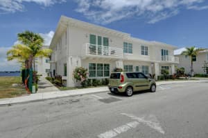 53 SE Seminole St, Stuart, FL 34994, Sold 01/06/23