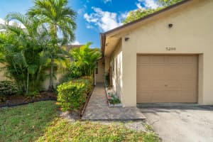5286 Gate Lake Rd, Tamarac, FL 33319, Sold 06/23/22