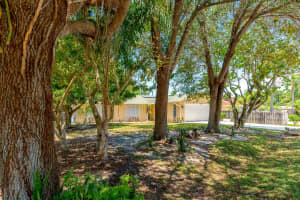 6309 SE Poinciana Ln, Hobe Sound, FL 33455, Sold 06/17/22