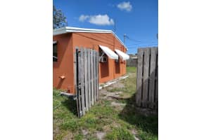 428 Pensacola Dr, Lake Worth, FL 33462, Sold 07/28/22