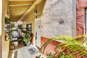 7652 W 29th Ln Apt 101-52, Hialeah, FL 33018, Sold 06/30/22