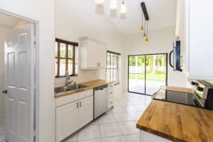 1051 New Parkview Pl, Haverhill, FL 33417, Sold 06/21/22