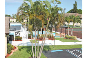 333 Pine Ridge Cir, Greenacres, FL 33463, Sold 10/14/22