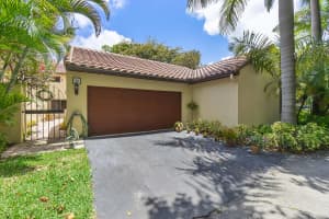 19 Via Lago, Boynton Beach, FL 33435, Sold 07/13/22