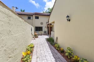 19 Via Lago, Boynton Beach, FL 33435, Sold 07/13/22