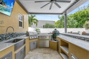 6841 Finamore Cir, Lake Worth, FL 33467, Sold 09/09/22