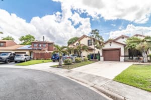 10044 SW 16th St, Pembroke Pines, FL 33025, Sold 08/01/22