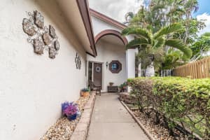 10044 SW 16th St, Pembroke Pines, FL 33025, Sold 08/01/22
