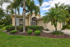 4866 SE Devenwood Way, Stuart, FL 34997, Sold 07/18/22