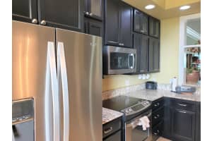 36 Harbour Isle Dr W, Fort Pierce, FL 34949, Sold 03/30/23