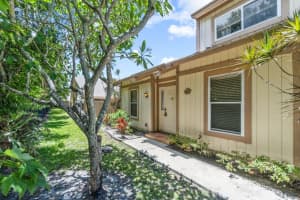 302 Maplecrest Cir, Jupiter, FL 33458, Sold 08/03/22