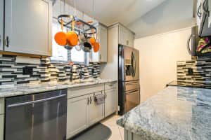 5166 Tarregon Ln, Palm Beach Gardens, FL 33418, Sold 09/15/22