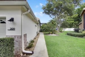 209 Sherwood Forest Dr, Delray Beach, FL 33445, Sold 07/29/22