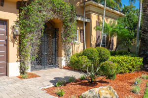 16401 Vía Venetia W, Delray Beach, FL 33484, Sold 10/17/22
