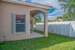13031 NW 5th Ct, Pembroke Pines, FL 33028, Sold 08/05/22