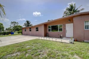 612 Hibiscus Dr, Royal Palm Beach, FL 33411, Sold 08/01/22