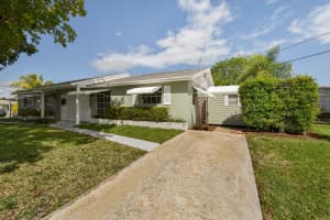 301 Stillwater Dr, Jupiter, FL 33458, Sold 07/06/22