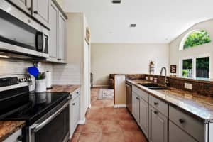 12138 Sunset Point Cir, Wellington, FL 33414, Sold 07/27/22