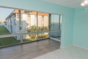 2936 Lake Shore Dr APT 309, Riviera Beach, FL 33404, Sold 07/29/22