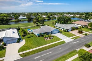 3333 Lakeview Dr, Delray Beach, FL 33445, Sold 08/09/22