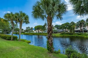 6 Lawrence Lake Dr, Boynton Beach, FL 33436, Sold 09/09/22