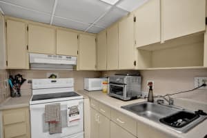 4725 NW 7th St Apt 104-3, Miami, FL 33126, Sold 08/30/22