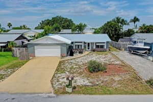 8972 SE Sandridge Ave, Hobe Sound, FL 33455, Sold 09/23/22