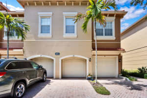 4851 Bonsai Cir APT 215, Palm Beach Gardens, FL 33418, Sold 09/20/22