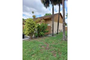 19234 NW 67th Ct, Hialeah, FL 33015, Sold 08/10/22