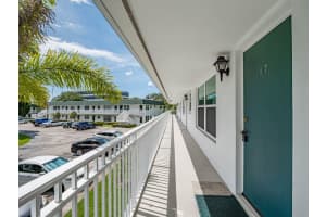 2800 Indian River Blvd APT R7, Vero Beach, FL 32960, Sold 08/22/22