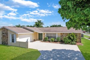 5206 Woodstone Cir S, Lake Worth, FL 33463, Sold 08/05/22