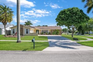 5206 Woodstone Cir S, Lake Worth, FL 33463, Sold 08/05/22