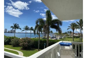 301 Lake Shore Dr APT 208, West Palm Beach, FL 33403, Sold 09/09/22