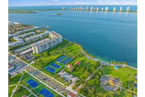 801 Lake Shore Dr, Lake Park, FL 33403, Sold 04/26/23