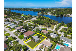 6692 Westview Dr, Lake Worth, FL 33462, Sold 08/08/22