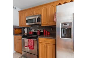 7300  Wayne Avenue   417, Miami Beach, FL 33141 Sold 08/16/22