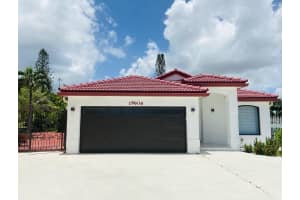 19906 NW 86th Court, Hialeah, FL 33015 Sold 09/22/22