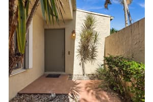 910 NW 22nd Avenue, Delray Beach, FL 33445 Sold 08/26/22