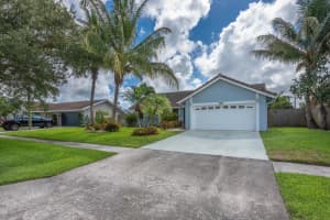 5133  Woodstone Circle  E, Lake Worth Beach, FL 33463 Sold 08/16/22