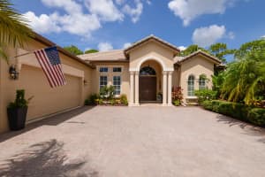 864 SW Saint Tropez Court, Port Saint Lucie, FL 34986 Sold 08/17/22