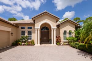 864 SW Saint Tropez Court, Port Saint Lucie, FL 34986 Sold 08/17/22