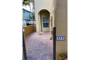 303  Lake Monterey Circle, Boynton Beach, FL 33426 Sold 08/19/22