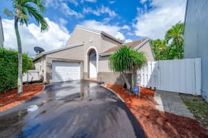 10791 SW 10th Place, Davie, FL 33324 Sold 11/18/22