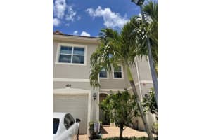 535 SW Glen Crest Way, Stuart, FL 34997 Sold 08/30/22